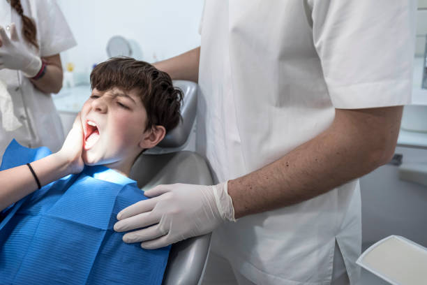 Best Weekend Emergency Dentist in Thompsonville, CT
